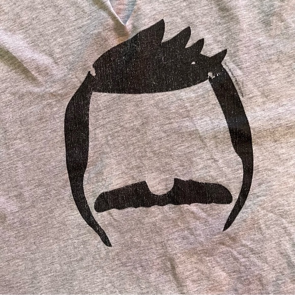 Bob burgers grey t shirt crew neck split into v neck plus size 4x - Picture 3 of 8